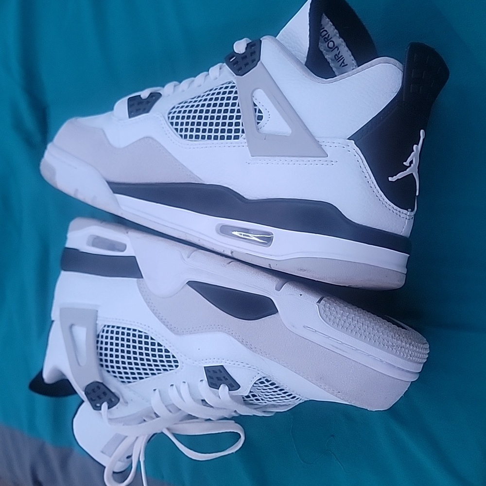 Jordan 4's
